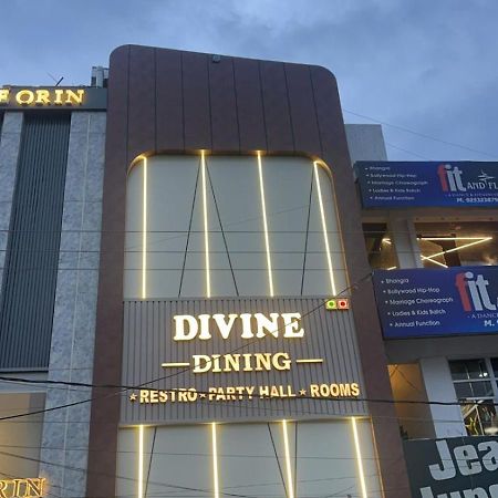 Divine Hotel Karnāl Extérieur photo