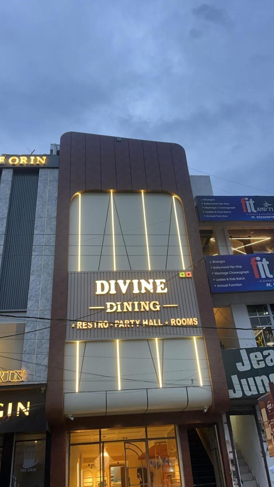 Divine Hotel Karnāl Extérieur photo