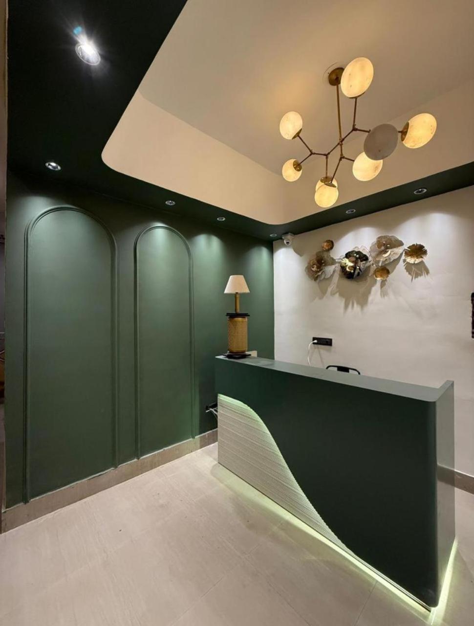 Divine Hotel Karnāl Extérieur photo