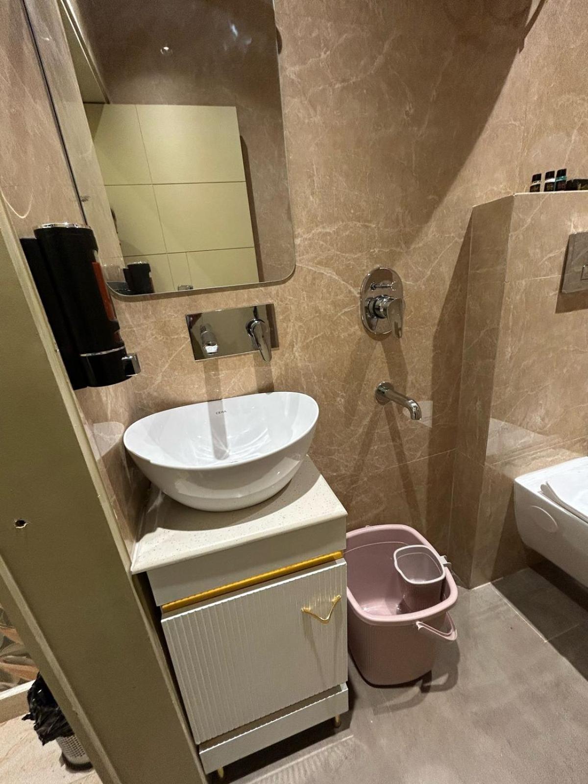 Divine Hotel Karnāl Extérieur photo