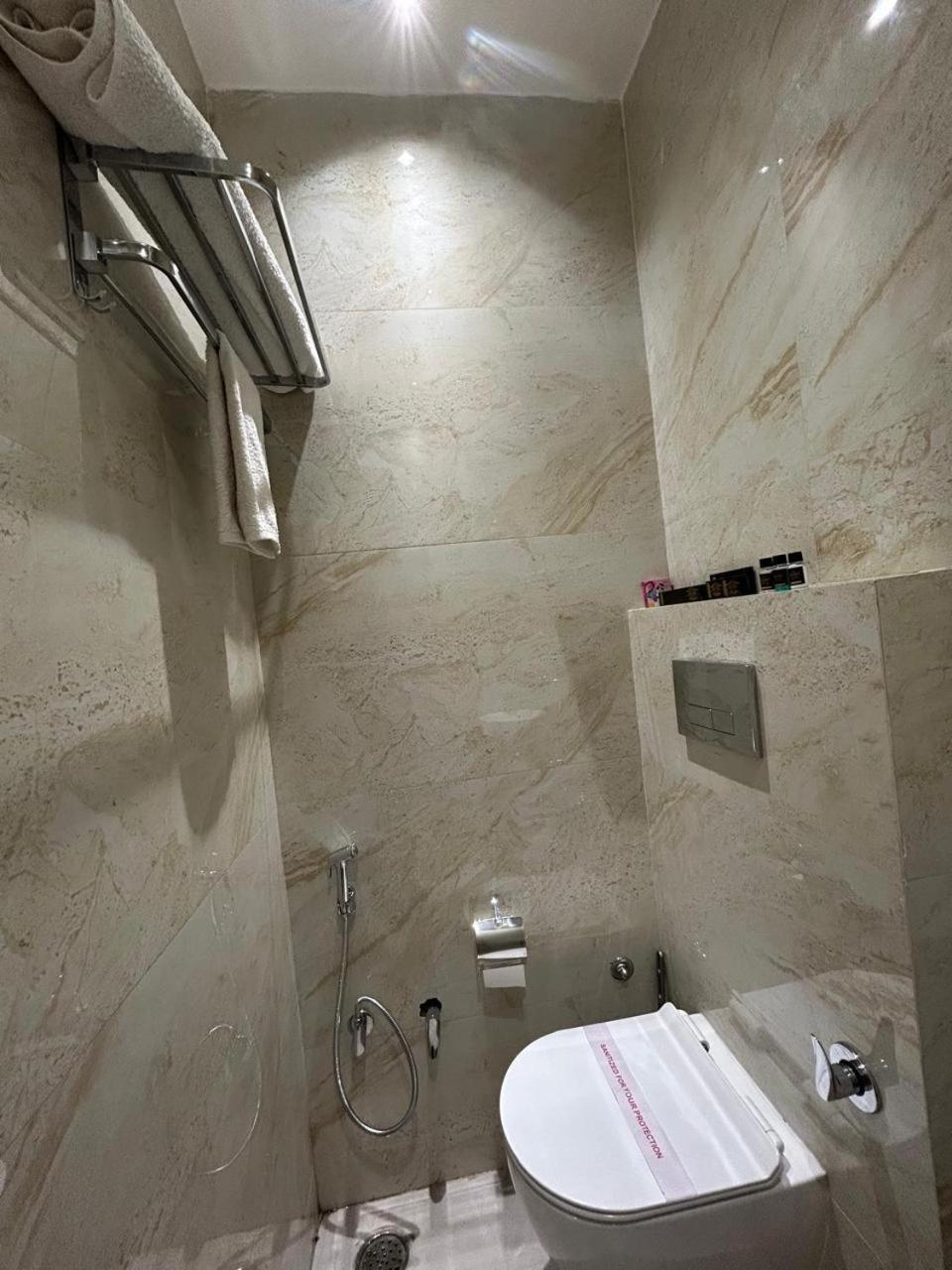 Divine Hotel Karnāl Extérieur photo